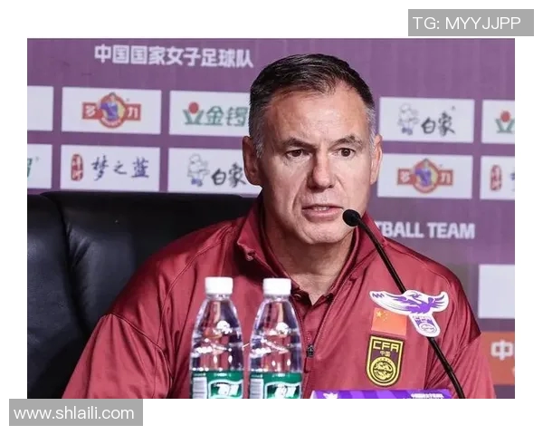 疫情影响下的足球明星生活与职业挑战探讨